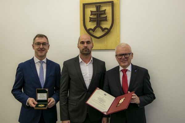 The Director of the Department of Police Cynology and Hippology awarded the EU in Bratislava for its long-term cooperation