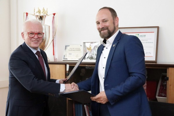 The Trnava self-governing region (TTSK) is starting to cooperate with the University of Economics in Bratislava