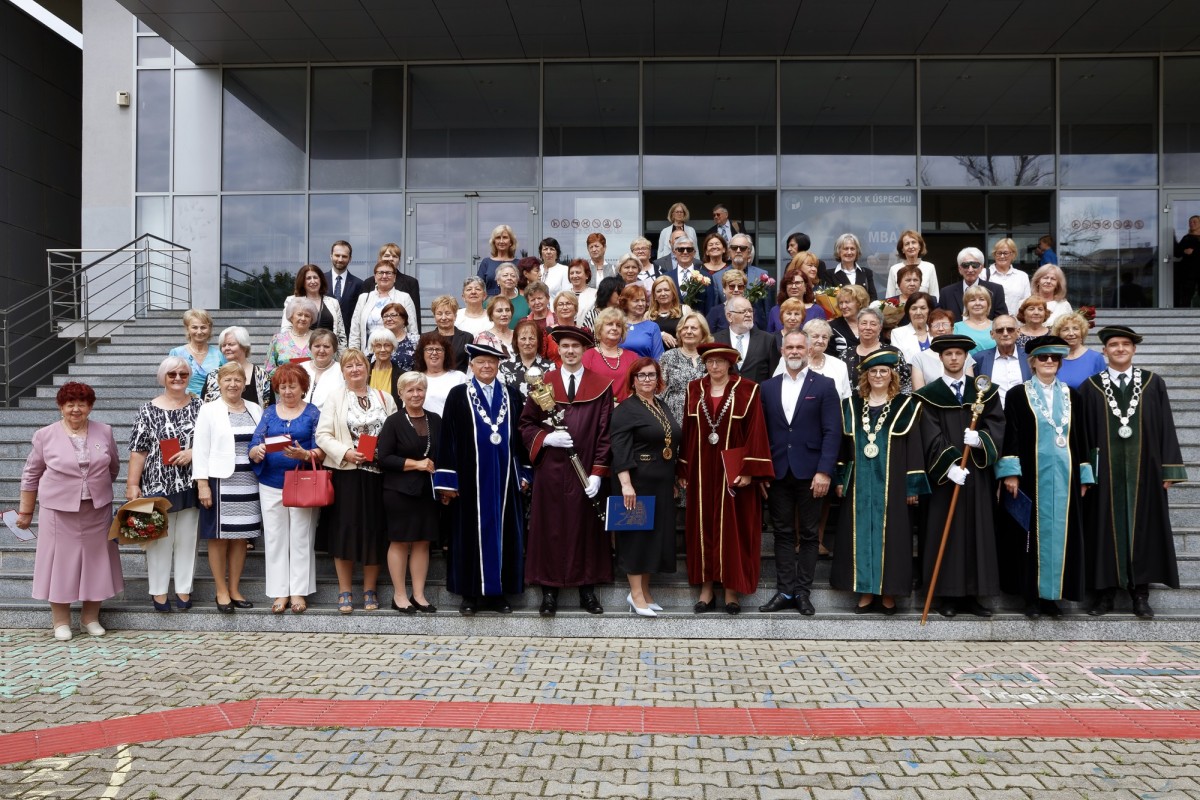 Promócie v akademickom roku 2023/2024 začala Univerzita tretieho veku Ekonomickej univerzity v Bratislave