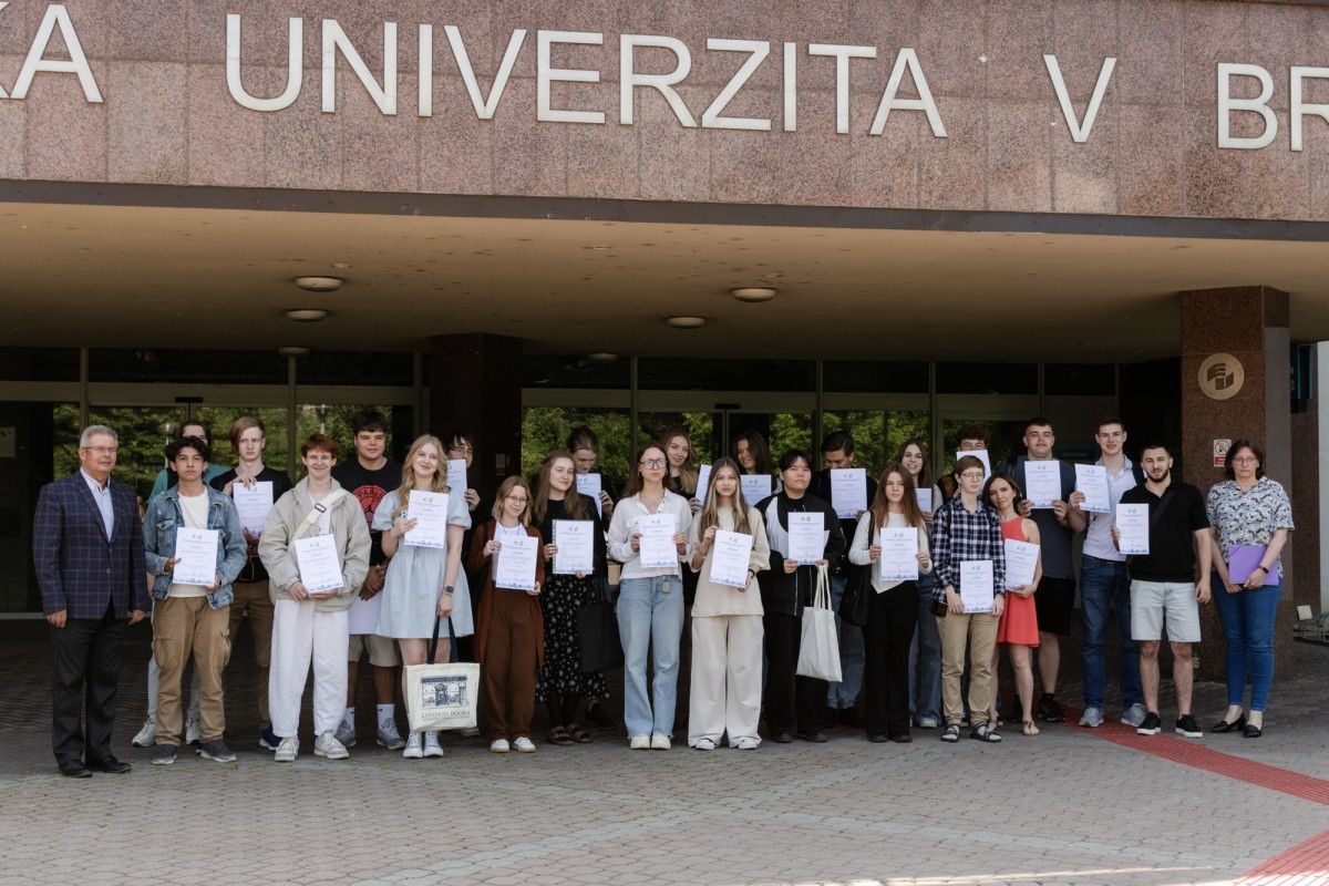 Úspešní zahraniční študenti jazykového vzdelávania si prevzali Osvedčenia