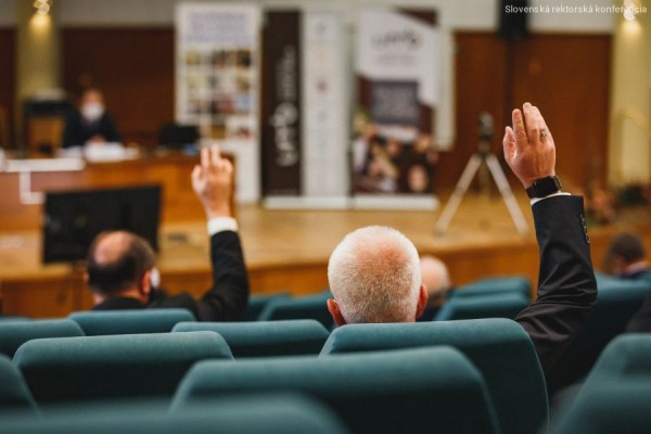 Stanovisko prezídia Slovenskej rektorskej konferencie k zachovaniu akademickej samosprávy