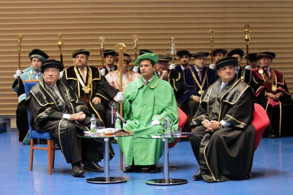Udelenie titulu Doctor Honoris Causa Michalovi Kováčovi a Petrovi Mihókovi