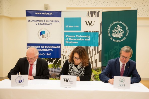 Signing trilateral cooperation with universities in Vienna and Warsaw
