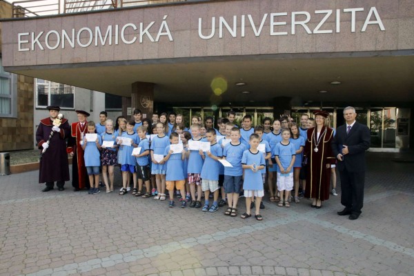 Detská ekonomická univerzita 2015 - promócie