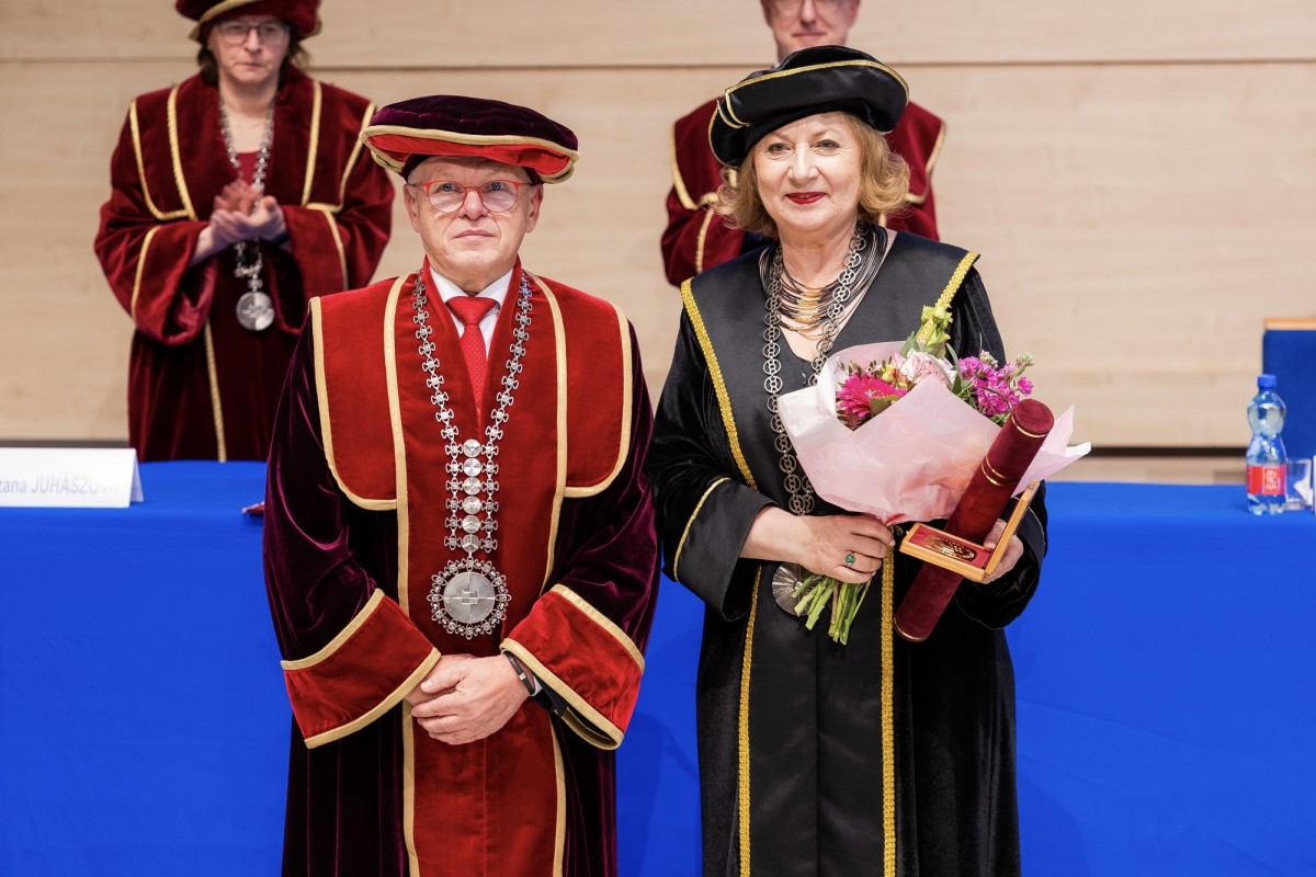 The Bratislava University of Economics and Business awarded the honorary scientific degree Doctor honoris causa to prominent Slovak economist and banker Elena Kohitikova