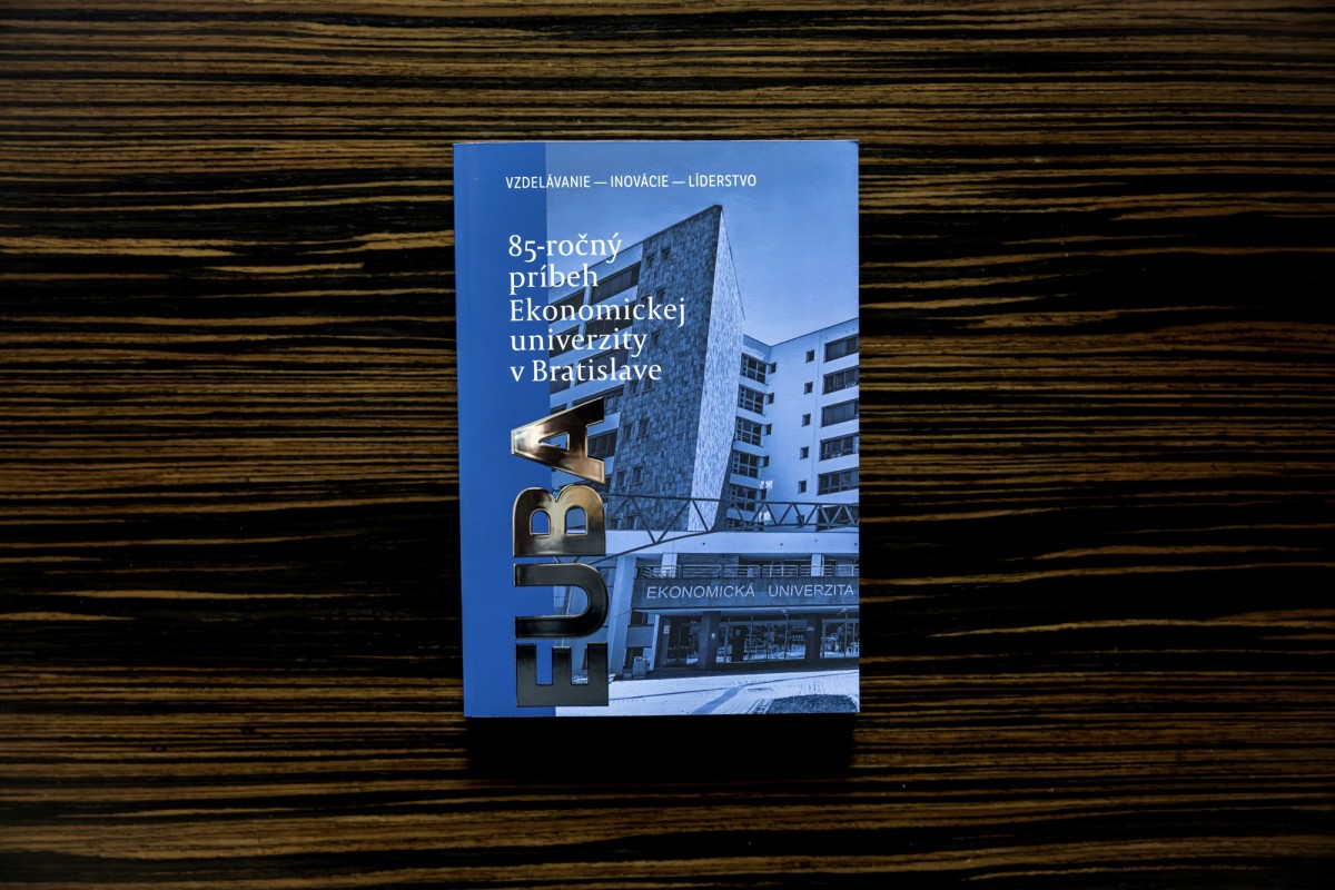 Ekonomická univerzita v Bratislave pokrstila novú publikáciu: 85-ročný príbeh EUBA
