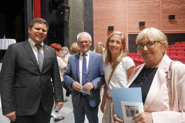 Rektor EU v Bratislave a starosta MČ Bratislava-Petržalka ukončili 2. ročník PLUS
