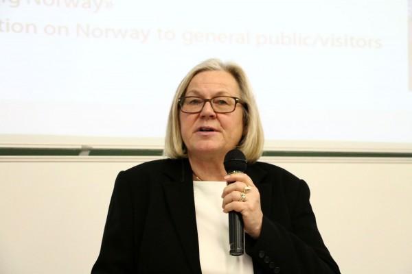 Prednáškový cyklus Diplomacia v praxi otvorila veľvyslankyňa Nórska