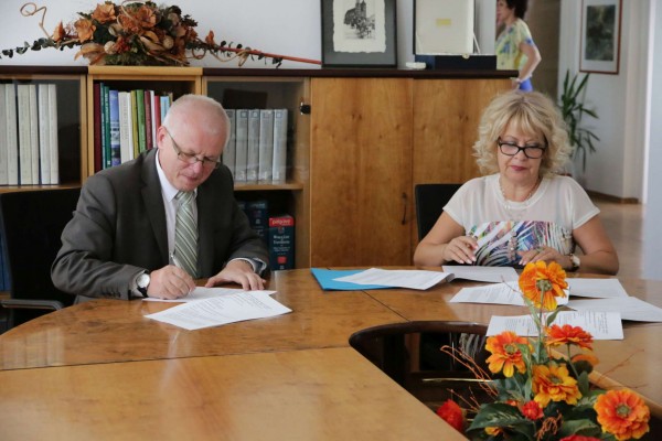Podpis zmluvy s Inštitútom pre výskum práce a rodiny